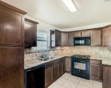 1306 Wayne Dr - Photo Thumbnail 2