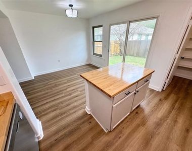 8003 Bannock Ln - Photo Thumbnail 11
