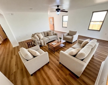 8003 Bannock Ln - Photo Thumbnail 4