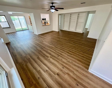 8003 Bannock Ln - Photo Thumbnail 5