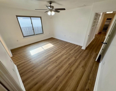 8003 Bannock Ln - Photo Thumbnail 21