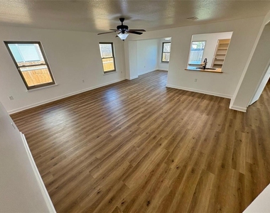 8003 Bannock Ln - Photo Thumbnail 6