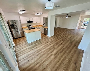 8003 Bannock Ln - Photo Thumbnail 14