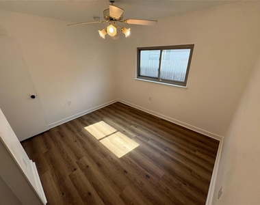 8003 Bannock Ln - Photo Thumbnail 31