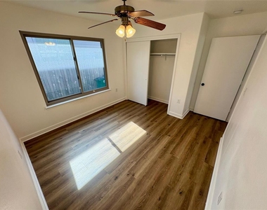 8003 Bannock Ln - Photo Thumbnail 28