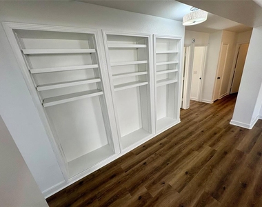 8003 Bannock Ln - Photo Thumbnail 18