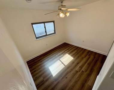 8003 Bannock Ln - Photo Thumbnail 32
