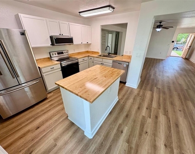 8003 Bannock Ln - Photo Thumbnail 13