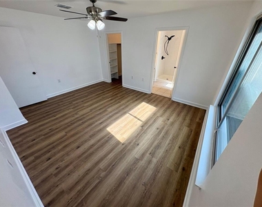 8003 Bannock Ln - Photo Thumbnail 22