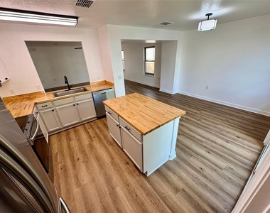 8003 Bannock Ln - Photo Thumbnail 15