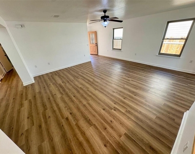 8003 Bannock Ln - Photo Thumbnail 7
