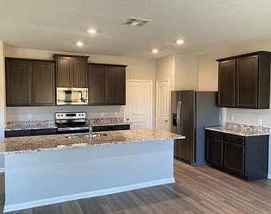 505 Washington Dr - Photo Thumbnail 4