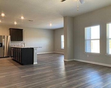 505 Washington Dr - Photo Thumbnail 1