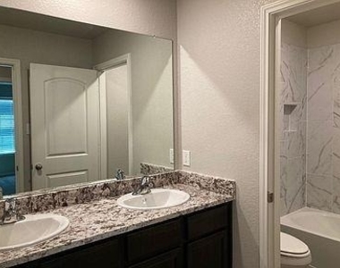505 Washington Dr - Photo Thumbnail 7
