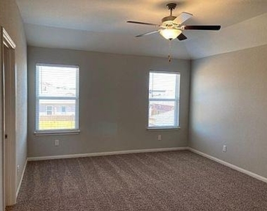 505 Washington Dr - Photo Thumbnail 8