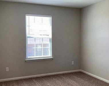 505 Washington Dr - Photo Thumbnail 9