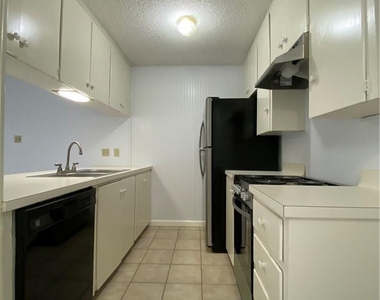 2408 Longview St - Photo Thumbnail 4