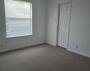 2837 Southampton Way - Photo Thumbnail 6