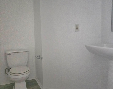 2837 Southampton Way - Photo Thumbnail 3