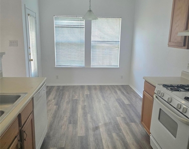 2837 Southampton Way - Photo Thumbnail 4