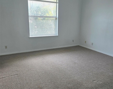 2837 Southampton Way - Photo Thumbnail 8