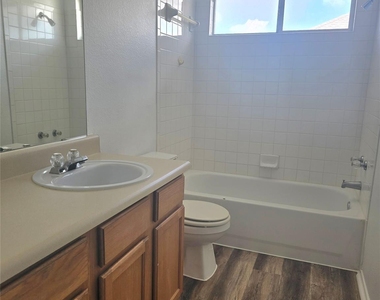 2837 Southampton Way - Photo Thumbnail 9