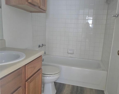 2837 Southampton Way - Photo Thumbnail 7