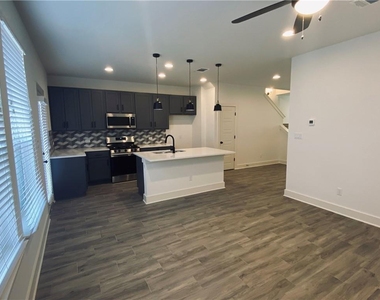 5160 N A W Grimes Blvd - Photo Thumbnail 3