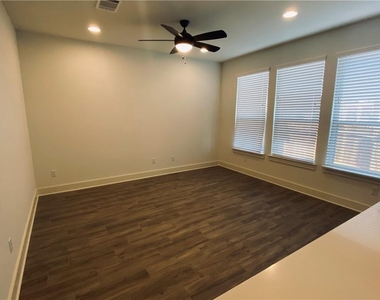 5160 N A W Grimes Blvd - Photo Thumbnail 7