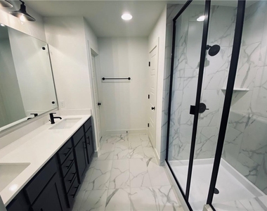 5160 N A W Grimes Blvd - Photo Thumbnail 11
