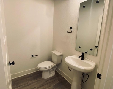 5160 N A W Grimes Blvd - Photo Thumbnail 18