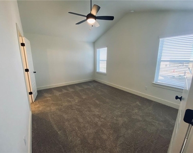 5160 N A W Grimes Blvd - Photo Thumbnail 13