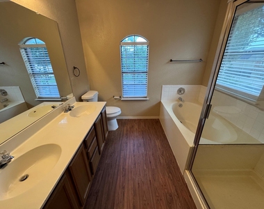 4236 Iriona Bnd - Photo Thumbnail 11