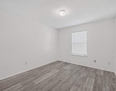 315 Waterlily Way - Photo Thumbnail 20