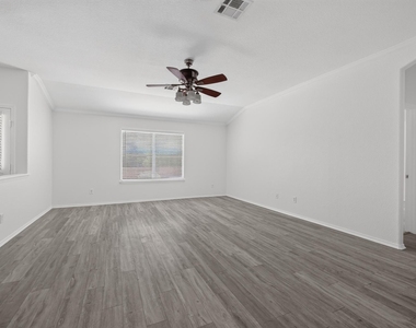 315 Waterlily Way - Photo Thumbnail 13