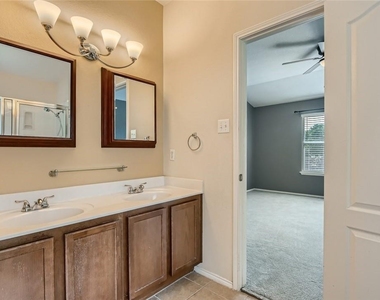 315 Waterlily Way - Photo Thumbnail 7