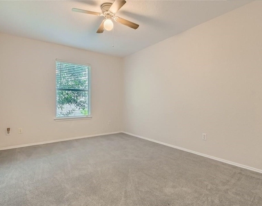 315 Waterlily Way - Photo Thumbnail 8