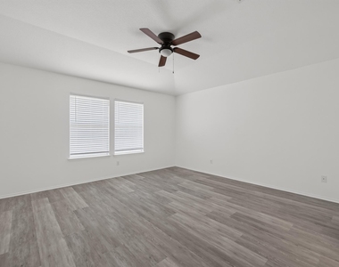 315 Waterlily Way - Photo Thumbnail 11