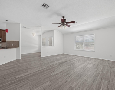 315 Waterlily Way - Photo Thumbnail 10