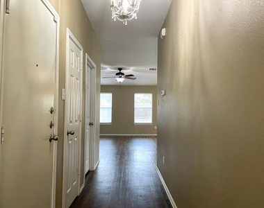 289 Lake Washington Dr - Photo Thumbnail 2