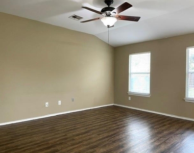 289 Lake Washington Dr - Photo Thumbnail 3
