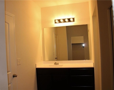 15108 Kent Justin Dr - Photo Thumbnail 8