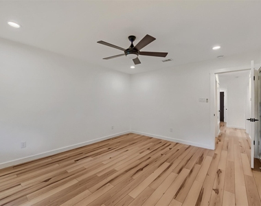 2608 Piping Rock Trl - Photo Thumbnail 14