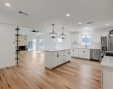 2608 Piping Rock Trl - Photo Thumbnail 12