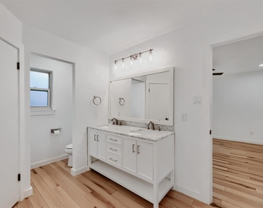 2608 Piping Rock Trl - Photo Thumbnail 18
