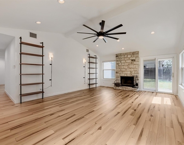 2608 Piping Rock Trl - Photo Thumbnail 4