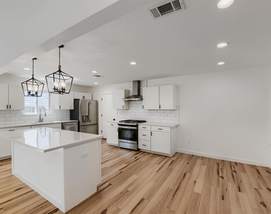 2608 Piping Rock Trl - Photo Thumbnail 7