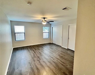 3401 Nocona Cv - Photo Thumbnail 8
