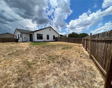 3401 Nocona Cv - Photo Thumbnail 18