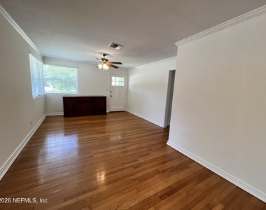 1377 Tiber Avenue - Photo Thumbnail 12